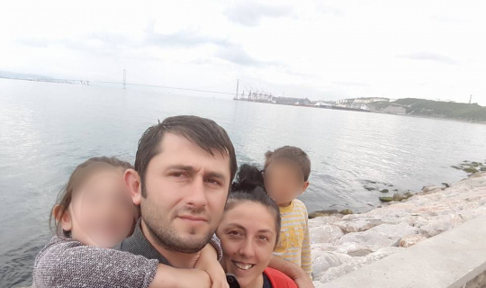 Asansör boşluğuna düşerek ölen kurye son yolculuğuna uğurlandı Asansör boşluğuna düşerek ölen kurye son yolculuğuna uğurlandı