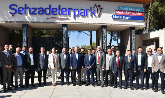 Bakan Çavuşoğlu Şehzadelerpark’ı ziyaret etti