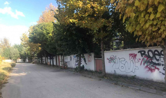 Bazı site duvarları ve elektrik trafoları karalama defterine döndü Bazı site duvarları ve elektrik trafoları karalama defterine döndü