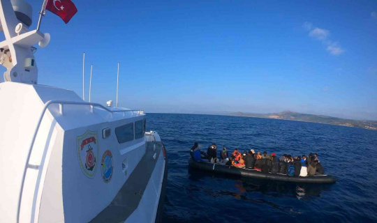 Çanakkale açılarında 35 düzensiz göçmen kurtarıldı
