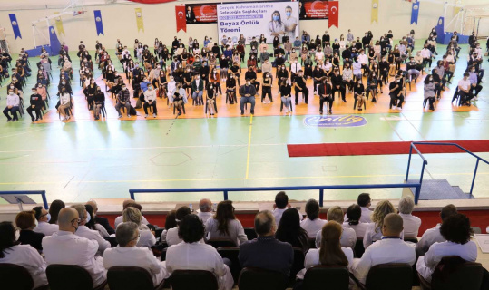 Edirne’de Tıp Fakültesi öğrencileri için “Beyaz Önlük” töreni düzenlendi Edirne’de Tıp Fakültesi öğrencileri için “Beyaz Önlük” töreni düzenlendi