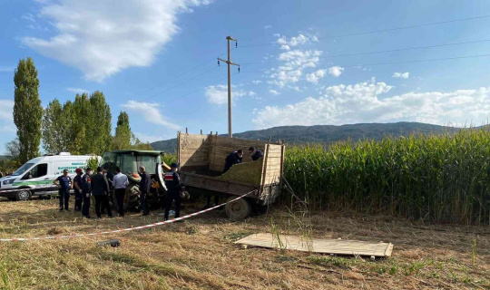 Silaj makinesine kapılan 3 yaşındaki çocuk hayatını kaybetti Silaj makinesine kapılan 3 yaşındaki çocuk hayatını kaybetti