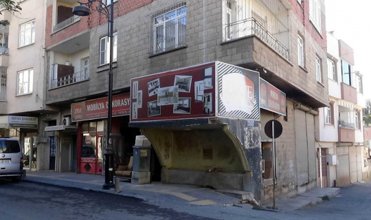 Tarihi mekanlara tabela tehdidi Tarihi mekanlara tabela tehdidi