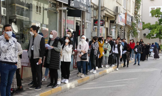 Tokat’ta öğrencilerin ‘kart’ kuyruğu Tokat’ta öğrencilerin ‘kart’ kuyruğu