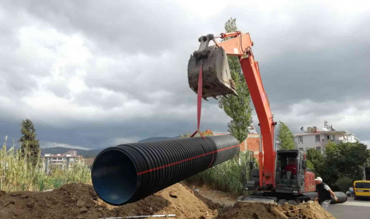 Yağmur suyu hattı çalışmaları devam ediyor