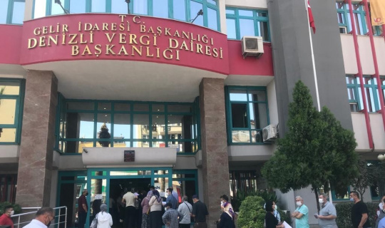 Yapılandırma için son güne kalanlar saatlerce sıra bekledi