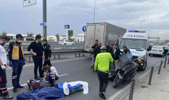 Yenikapı sahil yolunda bariyerlere çarpan motosikletli hayatını kaybetti