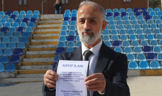 Yerde bulduğu paranın sahibini kapı kapı arıyor