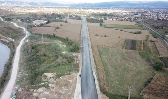 Alt yapısını biten yollar asfaltlanıyor