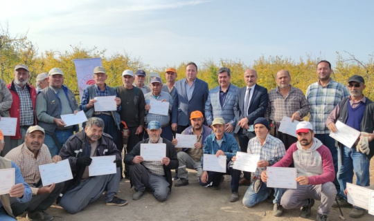Budama kursunu bitiren 30 üreticiye sertifika verildi