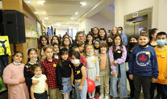 Marmaris’te küçük ressamlar hünerlerini sergiliyor