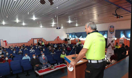 Polis, okul servis şoförlerine ve rehber personeline eğitim verdi