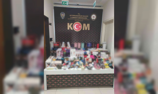 Polisten gümrük kaçağı ürün satan sex shop dükkanına baskın