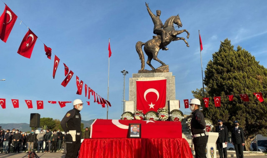 Şehit Polis Memuru Abdulkadir Güngör için ilk tören Edremit’te yapıldı