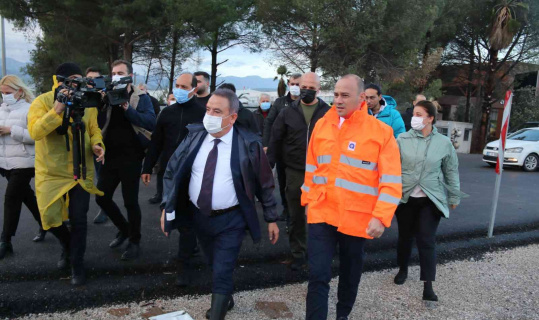 Antalya Büyükşehir Belediye Başkanı Böcek: “130 kilogram yağış düştü, lodosun da hızı 130 kilometreye çıktı”