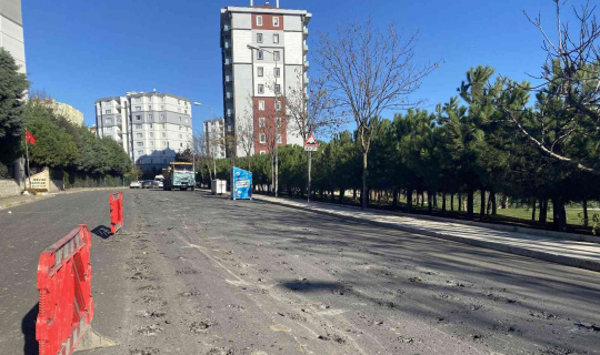 Beylikdüzü’nde vatandaşlar sürekli bozulan yollardan şikayetçi Beylikdüzü’nde vatandaşlar sürekli bozulan yollardan şikayetçi