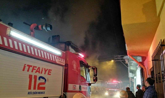 Burhaniye’deki yangında iki aile evsiz kaldı
