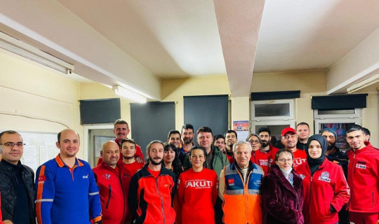 Arama kurtarma gönüllüleri yılbaşı gecesi nöbeti paylaştı Arama kurtarma gönüllüleri yılbaşı gecesi nöbeti paylaştı