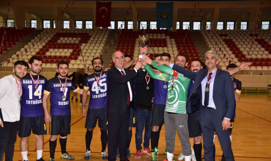 BAÜN Rektörlük kupasını; Hastane futbol takımı kazandı