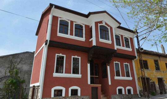 Bozüyük Belediye Tiyatro Ekibi Sanatevi’nde ilk misafirleriyle buluşuyor