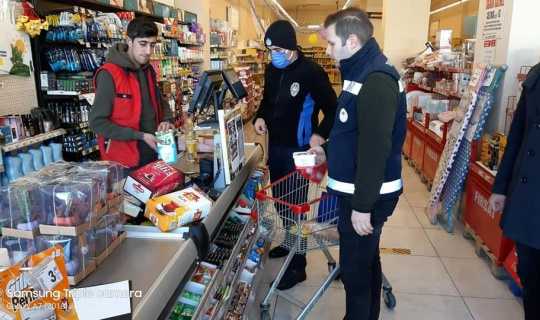 Çaldıran’da marketlere yönelik fahiş fiyat denetimleri sürüyor Çaldıran’da marketlere yönelik fahiş fiyat denetimleri sürüyor