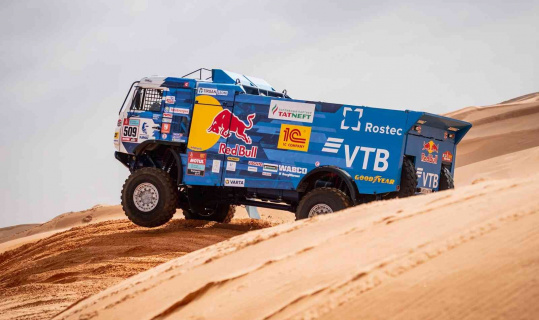 Dakar Rallisi’nin üçüncü gününde efsane Red Bull sporcusu Sebastien Loeb zirvede