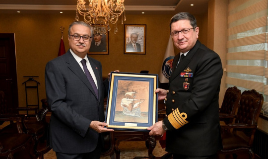 Deniz Kuvvetleri Komutanı Oramiral Özbal, Vali Su’yu ziyaret etti
