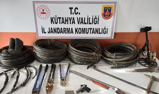 Kütahya’da kablo hırsızlığı ve tarihi eser kaçakçılığı operasyonu