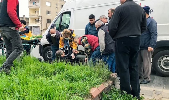 Minibüsün çarptığı şahıs yaralandı Minibüsün çarptığı şahıs yaralandı