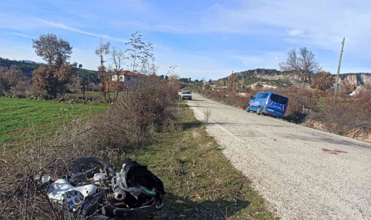Motosikletiyle koyuna çarpan sürücü yaralandı Motosikletiyle koyuna çarpan sürücü yaralandı