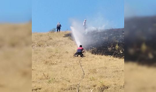 Anız yangını buğday tarlasına sıçramadan söndürüldü