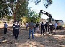 Gölbaşı Gölü çevresindeki metruk binalar yıkılıyor