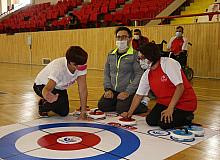 Engelli gençlerde floor curling sevinci
