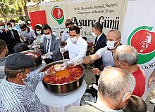 Vali Masatlı halka aşure dağıttı