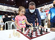 7-12 yaş arası katılımcılarla satranç turnuvası