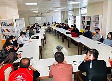 İsa Yazıcı, liseli gençlerin projelerini dinledi