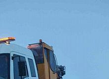 Kaygan yolda süt kamyonu devrildi: 1 yaralı