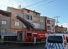 Tavşanlı’da 3 katlı binada yangın