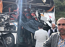 Bursa'da Kamyon Yolcu Otobüsüne Çarptı Ölü ve Yaralılar Var