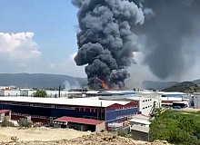 Bursa’da Fabrikada Yangın Çıktı Simsiyah Dumanlar Gökyüzünde