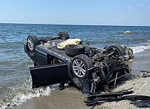 Otomobiline Haciz Geldi Uçurumdan Aşağı Attı